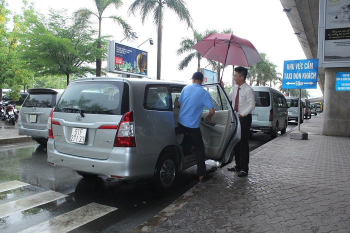 Sử dụng dịch vụ đón khách quốc tế tại sân bay Nội bài của Taxi NỘI BÀI 247